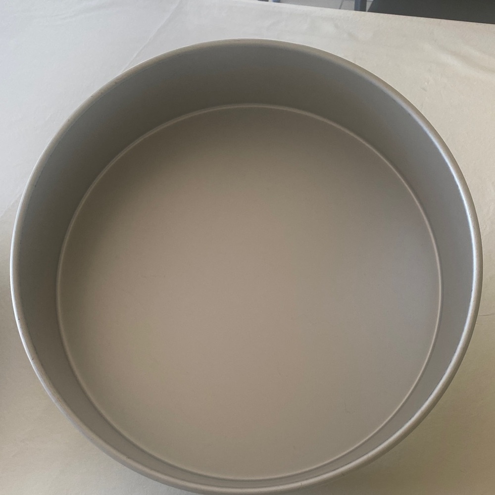 Round Gray Cake Pan